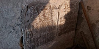 В псковской церкви Архангела Михаила нашли исторические керамиды