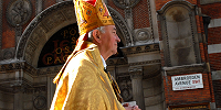 В коронации британского короля Карла III 6 мая официально участвовал католический прелат