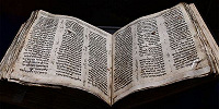 Музей еврейского народа купил старейшую Библию IX–X в.