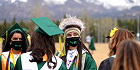 В США выпускники-индейцы требуют узаконить племенную атрибутику в университетах