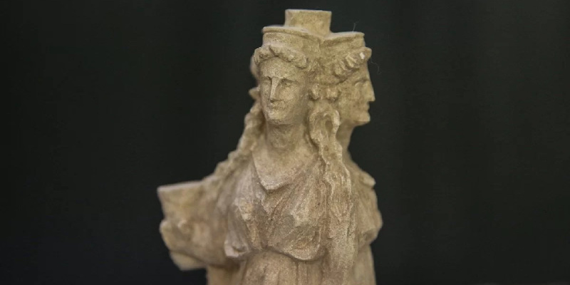 В Турции обнаружена трехголовая статуя древнегреческой богини Гекаты