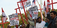 В пакистанском городе Джаранвала, где недавно бушевал христианский погром, исламисты ранили выстрелом священника