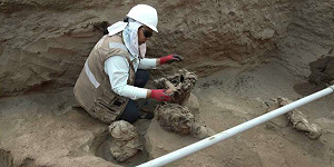 В Перу рабочие обнаружили восемь мумий доинкской эпохи при строительстве газопровода