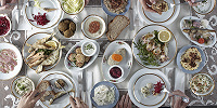 В светском Тель-Авиве рестораны и кухни срочно переходят на кошерное меню