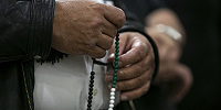 В Чикаго христианские, еврейские и мусульманские иерархи вознесли молитвы за мир после убийства 6-летнего палестинца и ранения его матери