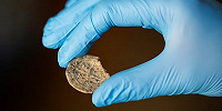Археологи обнаружили в английском Норфолке средневековый жетон «мальчика-епископа»