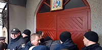 Захвачен храм Черновицко-Буковинской епархии Украинской Православной Церкви в селе Ржавинцы