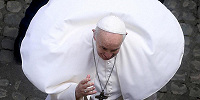 Папа Франциск снова болен сильным бронхитом