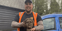 Загадочную 1800-летнюю римскую статую обнаружили во время строительства автостоянки в Англии