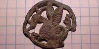 В Польше найден значок средневекового паломника с изображением крылатого «василиска»