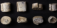 Таблички для проклятий и миниатюрные вотивные топоры найдены в Англии на месте древнеримской виллы