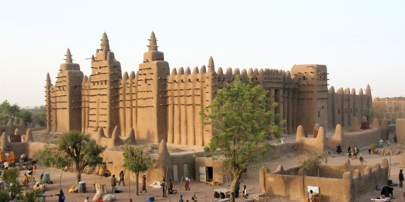 В Мали из-за войны запустел старинный центр исламского обучения с огромной мечетью из сырцового кирпича