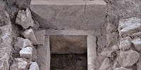 Каменный ящик с редкими церемониальными подношениями обнаружен в Тлателолко