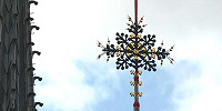 На собор Парижской Богоматери установили золоченый железный ажурный крест весом в полторы тонны