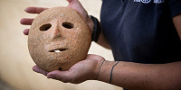 Каменная маска возрастом более 9500 лет, обнаруженная на горе Хеврон, будет выставлена ​​на всеобщее обозрение
