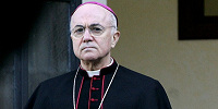 Архиепископ Вигано игнорирует вызов в Ватикан и вновь заявляет, что Франциск не является законным Папой Римским