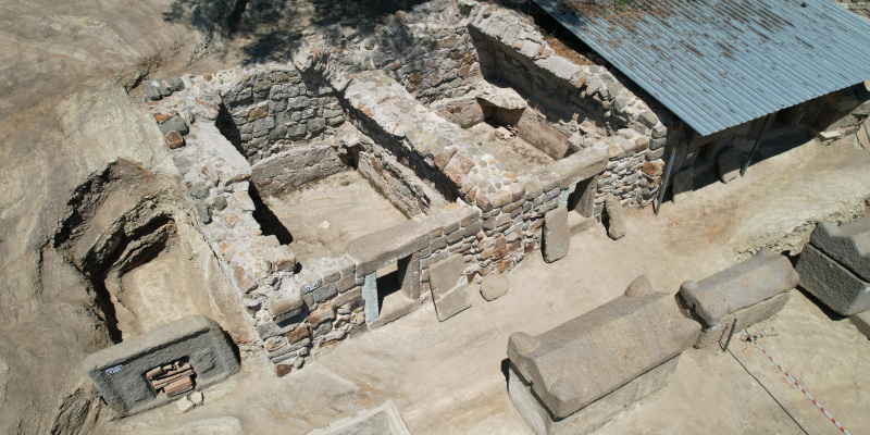 В Турции найден древний некрополь с 96 саркофагами