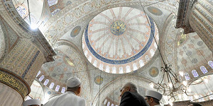 Папа Римский Лев XIV посетил мечеть Султана Ахмеда в Стамбуле, но отказался помолиться в ней