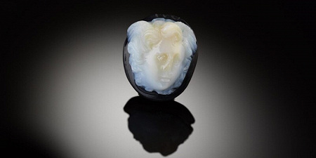 Древнеримская камея на ониксе с изображением Медузы Горгоны найдена в австрийском Гальштате