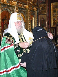 В крестовом храме Патриаршей резиденции Его Святейшество возвел в сан игумении монахиню Рафаилу (Хильчук), настоятельницу Свято-Троицкого Корецкого ставропигиального монастыря