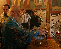 Святейший Патриарх Алексий совершил Божественную литургию и молебен в Ризоположенском храме Московского Кремля