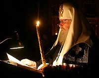 Святейший Патриарх совершил Великое повечерие с чтением Великого канона святого Андрея Критского в храме Пюхтицкого подворья