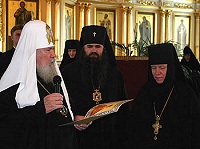 Его Святейшество удостоил церковных наград группу лиц, принимавших активное участие в возрождении святынь Сарова и Дивеева