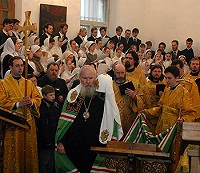 По случаю актового дня Православного Свято-Тихоновского Гуманитарного Университета Святейший Патриарх возглавил Божественную литургию в храме Живоначальной Троицы в Вишняках