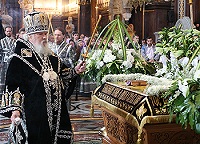 В Великую Пятницу Святейший Патриарх Алексий совершил вечерню в Храме Христа Спасителя В Великую Пятницу Святейший Патриарх Алексий совершил вечерню в Храме Христа Спасителя