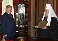 Святейший Патриарх наградил директора Федеральной миграционной службы России генерала-полковника милиции К.О.Ромодановского орденом св. благоверного князя Даниила Московского, III ст.
