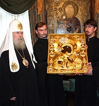 Cвятейший Патриарх совершил молебен перед чудотворной Феодоровской иконой Божией Матери и встретился с губернатором Костромской области В.Шершуновым