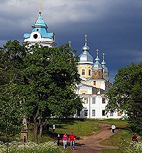 В канун дня памяти святых апостолов Петра и Павла Святейший Патриарх совершил праздничную утреню в Коневском монастыре