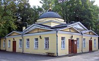 В храме на Большеохтинском кладбище в Санкт-Петербурге Святейший Патриарх Кирилл совершил Литургию и заупокойные богослужения по своим наставникам и родным