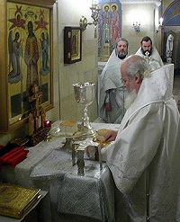 В Навечерие праздника Богоявления Святейший Патриарх совершил Великую вечерню, литургию св. Василия Великого и Великое освящение воды в Храме Христа Спасителя