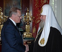 Святейший Патриарх встретился с президентом РАН Ю.С.Осиповым и вручил ему орден святителя Макария, Митрополита Московского, I степени