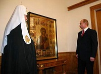 Президент России В.В.Путин передал Предстоятелю Русской Православной Церкви чудотворную Устюженскую икону Божией Матери