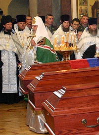 Святейший Патриарх Московский и всея Руси Алексий II возглавил церемонию перезахоронения останков генерала Антона Деникина, философа Ивана Ильина и их супруг, перевезенных из-за рубежа на Родину