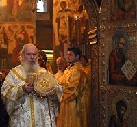 В день памяти свт. Макария, Митрополита Московского Святейший Патриарх совершил Божественную литургию в Успенском соборе Кремля