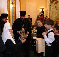 Его Святейшество посетил детский Рождественский праздник в Патриаршей резиденции Свято-Данилова монастыря