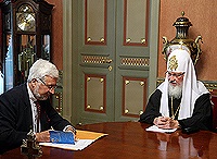 Состоялась встреча Святейшего Патриарха Кирилла с Чрезвычайным и Полномочным Послом Франции Жаном де Глиниасти