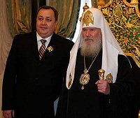 Святейший Патриарх вручил орден преподобного Сергия Радонежского, II степени, главному федеральному инспектору по Москве И.И. Абылгазиеву