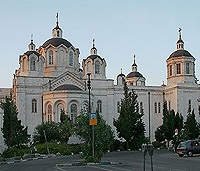 В день Святого Духа Патриарх Иерусалимский Феофил III совершил Божественную литургию в Троицком соборе Русской Духовной Миссии в Иерусалиме