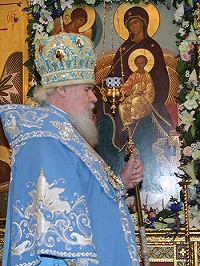 В праздник Похвалы Пресвятой Богородицы Святейший Патриарх совершил Божественную литургию в храме Московского Подворья Троице-Сергиевой Лавры
