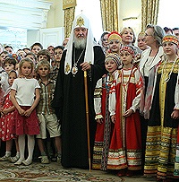 Святейший Патриарх Кирилл встретился с юными паломниками