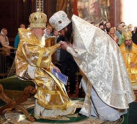 Святейший Патриарх совершил в Храме Христа Спасителя Божественную литургию и хиротонию архимандрита Феофилакта (Курьянова) во епископа Магнитогорского