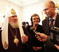 Предстоятель Русской Православной Церкви считает, что военная операция в Ираке принесет лишь новые беды, страдания и гибель людей