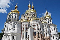 В день памяти св. князя Владимира состоялся многотысячный крестный ход к Дальним пещерам Киево-Печерской Лавры