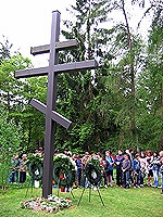 9 мая в Нюрнберге, где похоронены более пяти тысяч советских военнопленных, состоялись траурный митинг и панихида 9 мая в Нюрнберге, где похоронены более пяти тысяч советских военнопленных, состоялись траурный митинг и панихида
