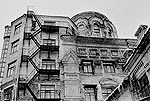 На куполе храма Московского епархиального дома, где в 1917 г. было принято решение о восстановлении Патриаршества, водружен крест
