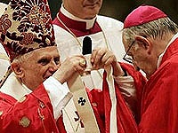 Папа Римский Бенедикт XVI вручил паллиумы 34 новым архиепископам Католической Церкви